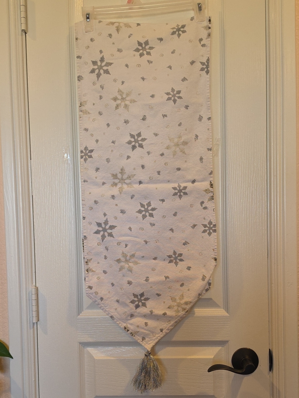 Snowflake Cotton Table Runner with Tassel - White & Silver,